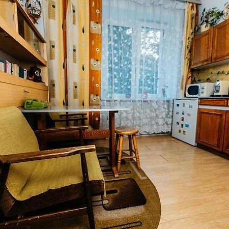 Feel The Old Socialist Style Apartment Cracovia Esterno foto