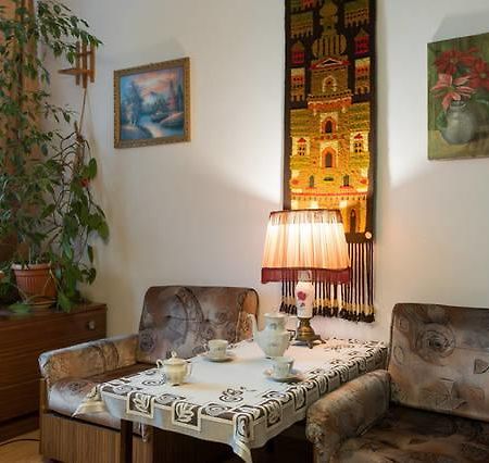 Feel The Old Socialist Style Apartment Cracovia Esterno foto