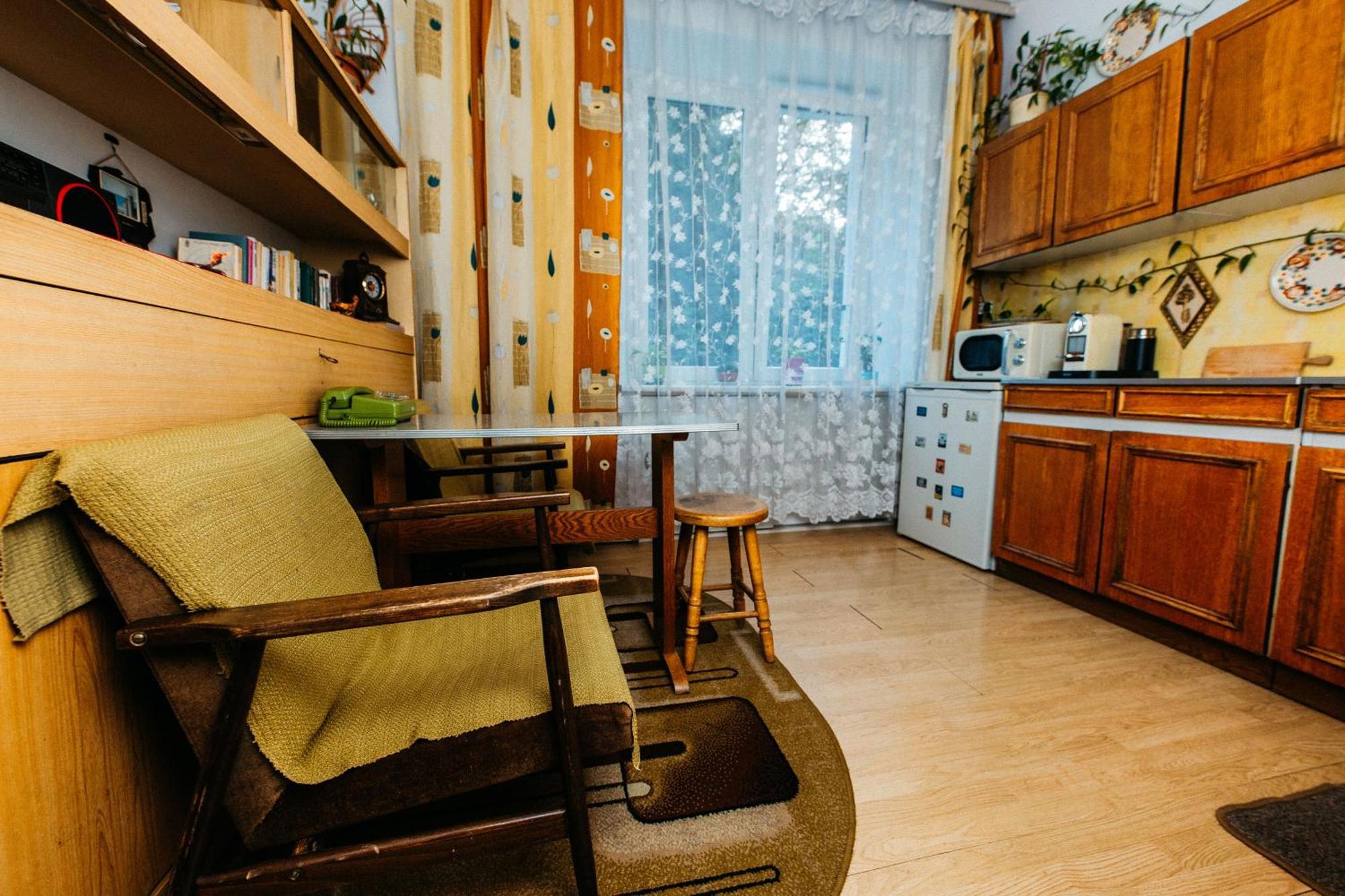 Feel The Old Socialist Style Apartment Cracovia Esterno foto
