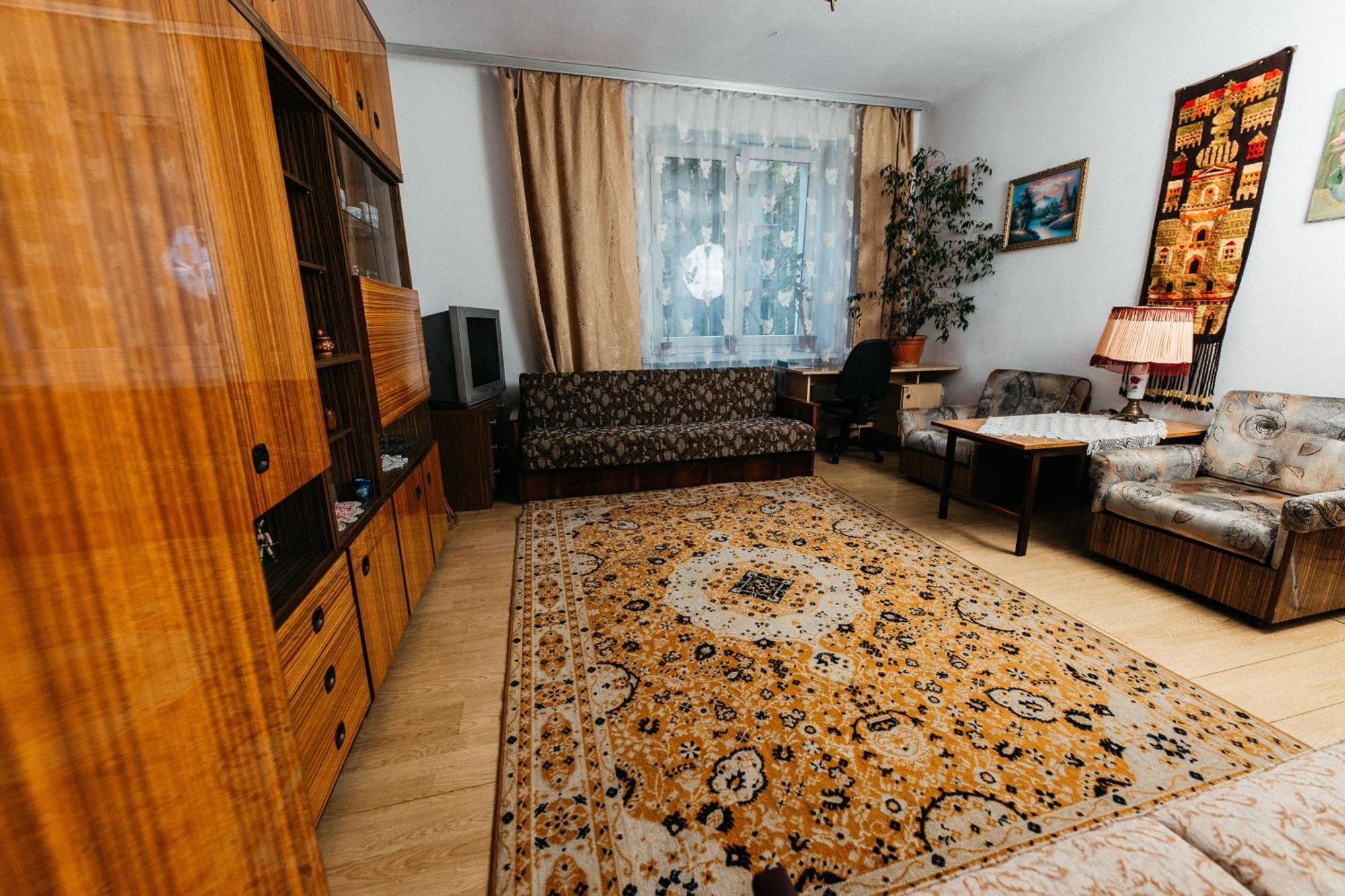 Feel The Old Socialist Style Apartment Cracovia Esterno foto