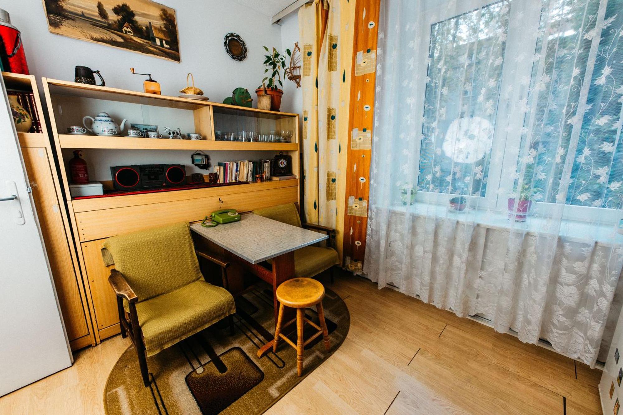 Feel The Old Socialist Style Apartment Cracovia Esterno foto