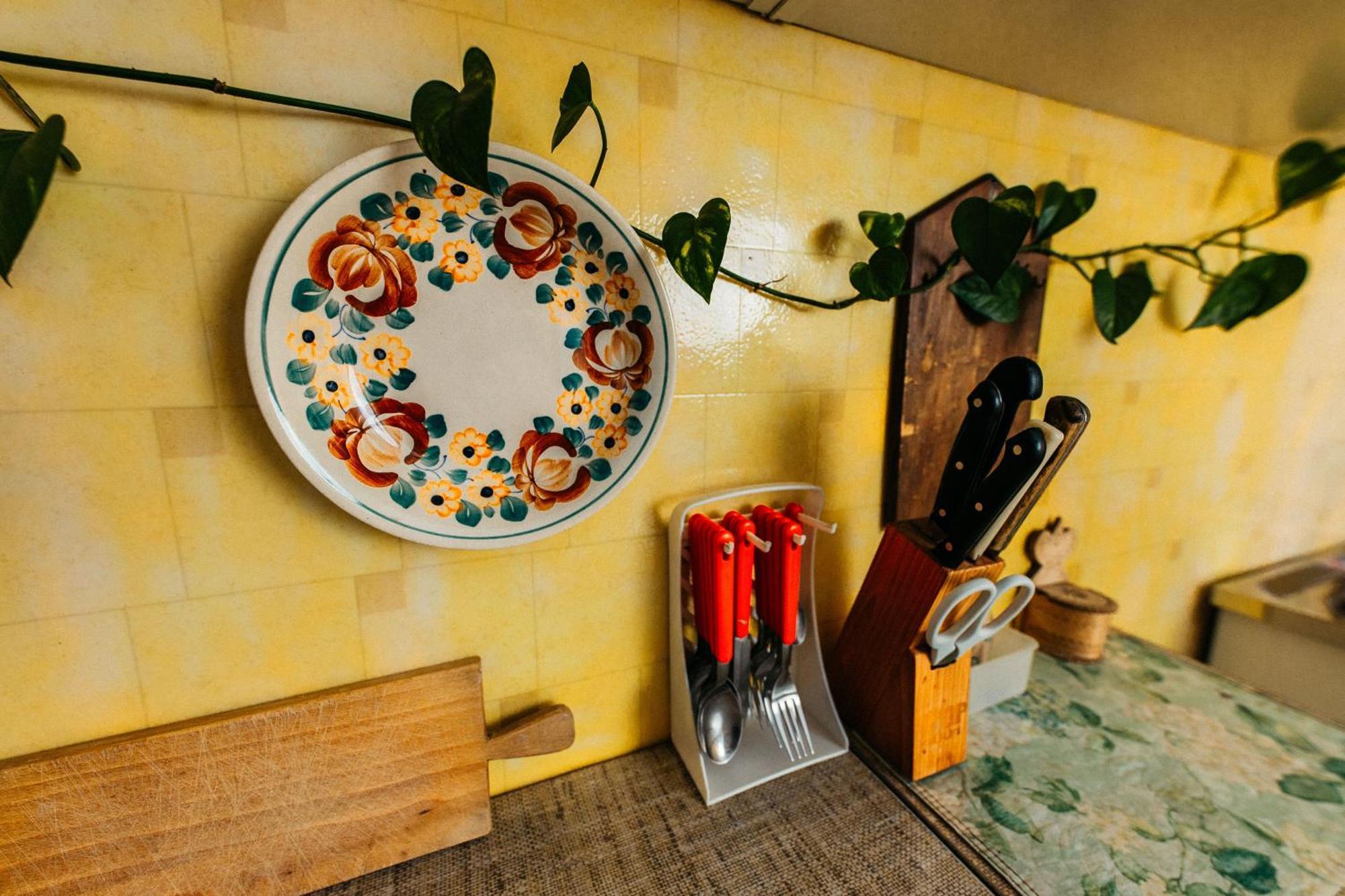 Feel The Old Socialist Style Apartment Cracovia Esterno foto