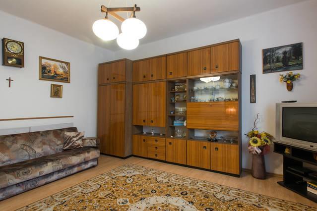 Feel The Old Socialist Style Apartment Cracovia Esterno foto